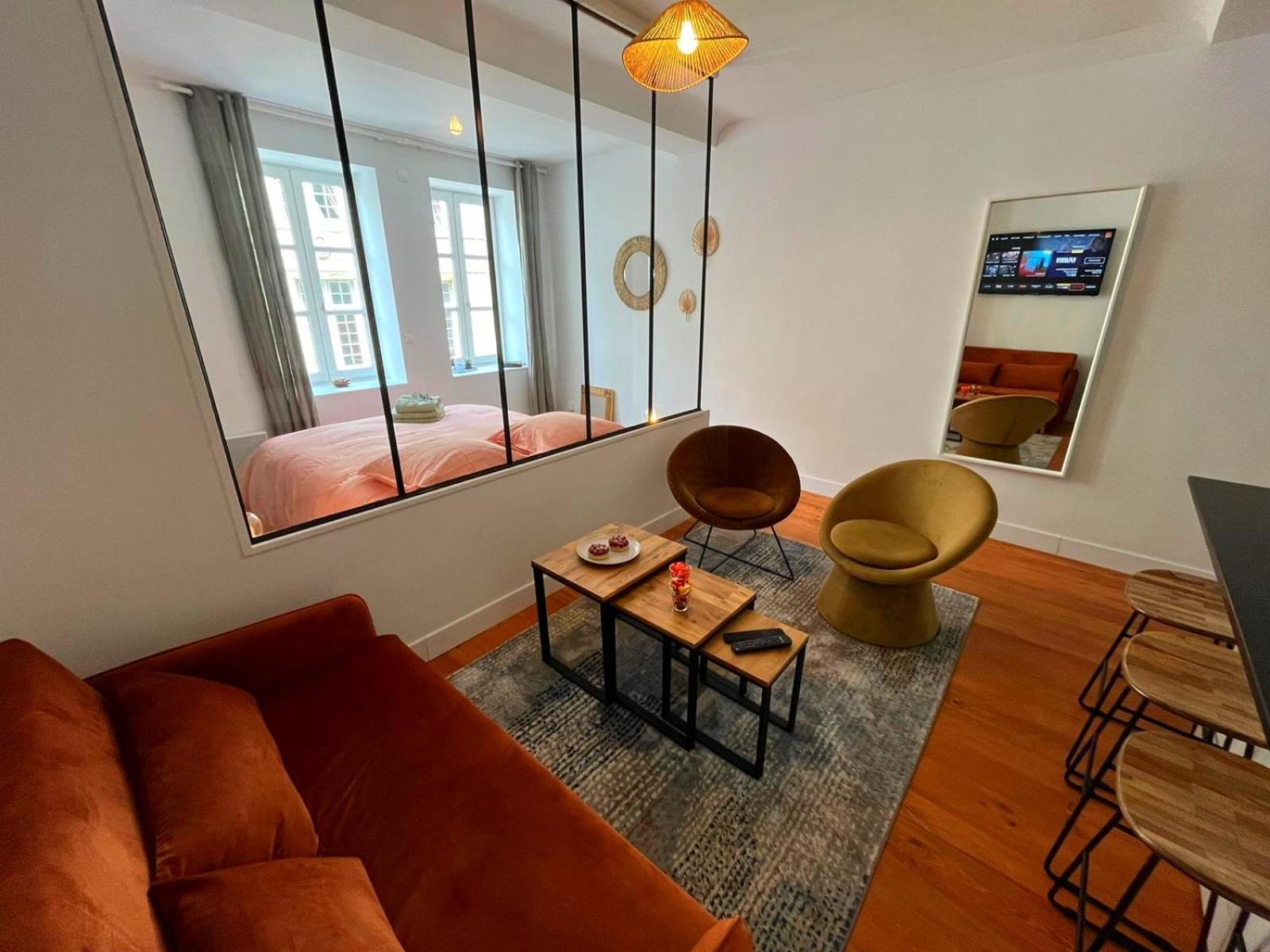 Elegant Studio En Hypercentre Dans Le Quartier Historique Anime Avec Parking Gratuit Caen Esterno foto