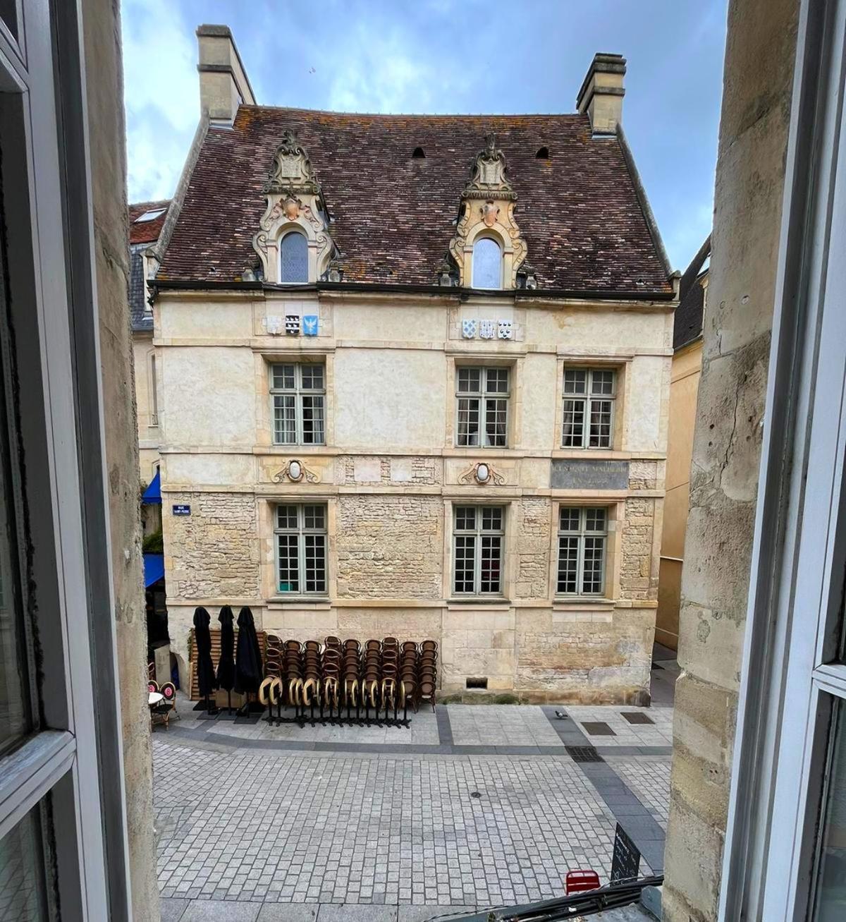 Elegant Studio En Hypercentre Dans Le Quartier Historique Anime Avec Parking Gratuit Caen Esterno foto
